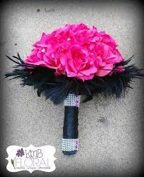 bouqet plume noir mariage, bouquet plume mariage, bouquet mariage rose et noir, accessoire mariage fushia et noir, accessoire  ceremonie mariage rose et noir, bouquet marie fushia et noir